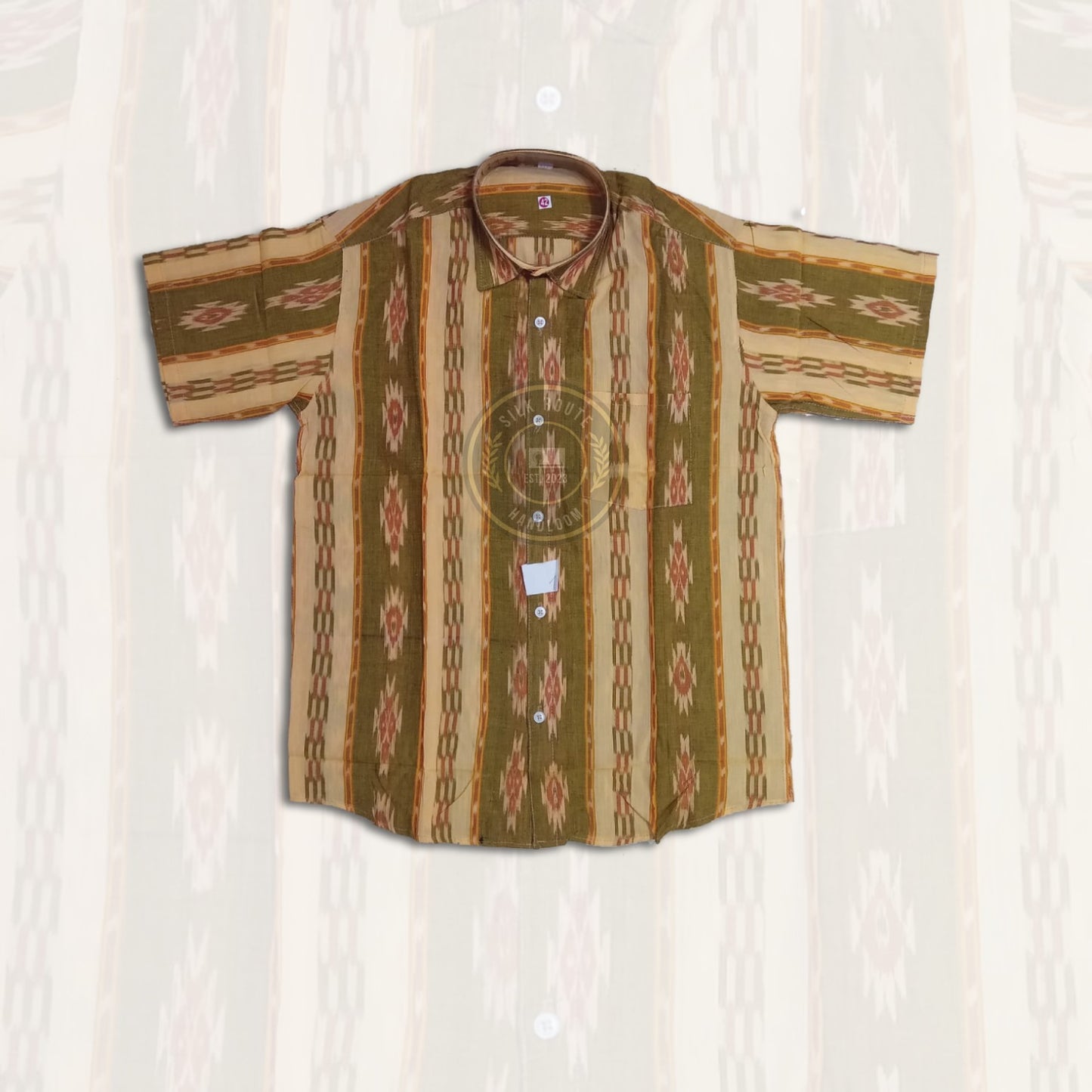 Ideal for office and daily wear, this olive green men’s half shirt is crafted from premium Odisha handloom fabric and pure cotton.