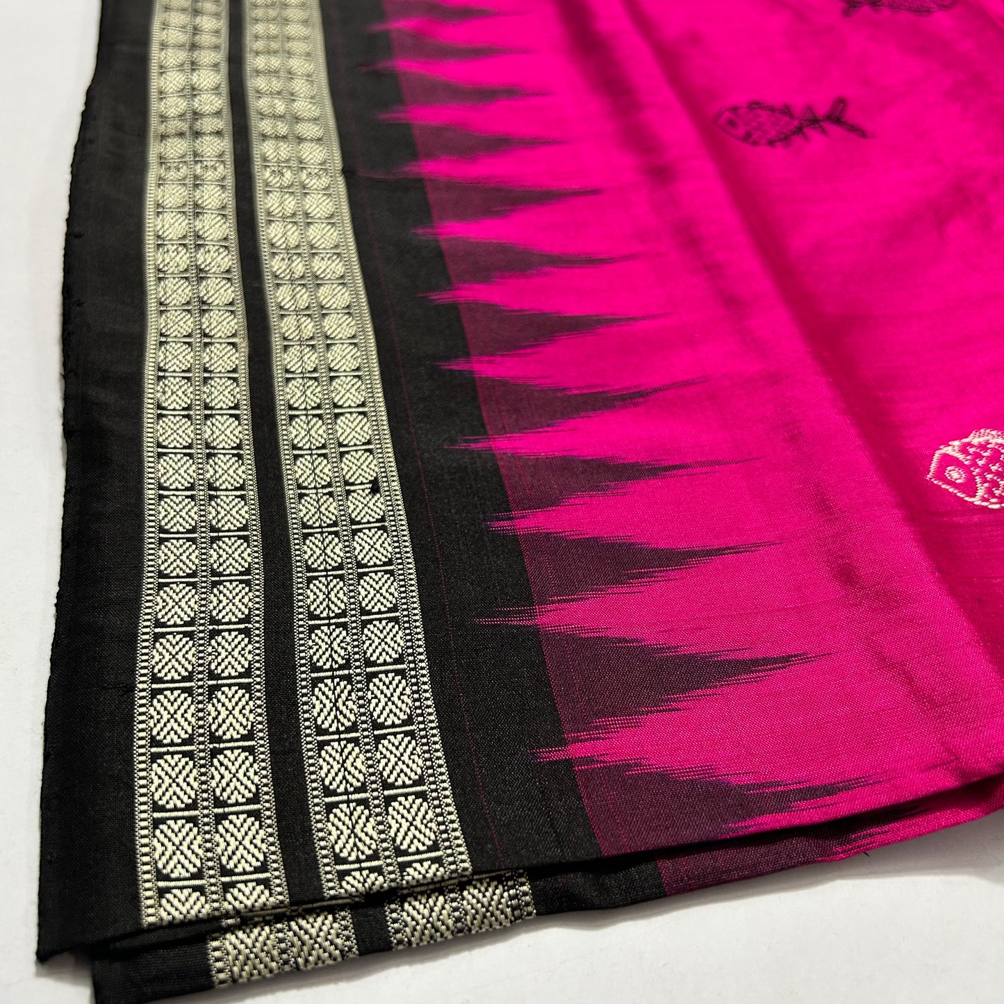 Buy Odisha Handloom Sambalpuri Bomkai Fish motifs design Pure Traditional Silk Saree