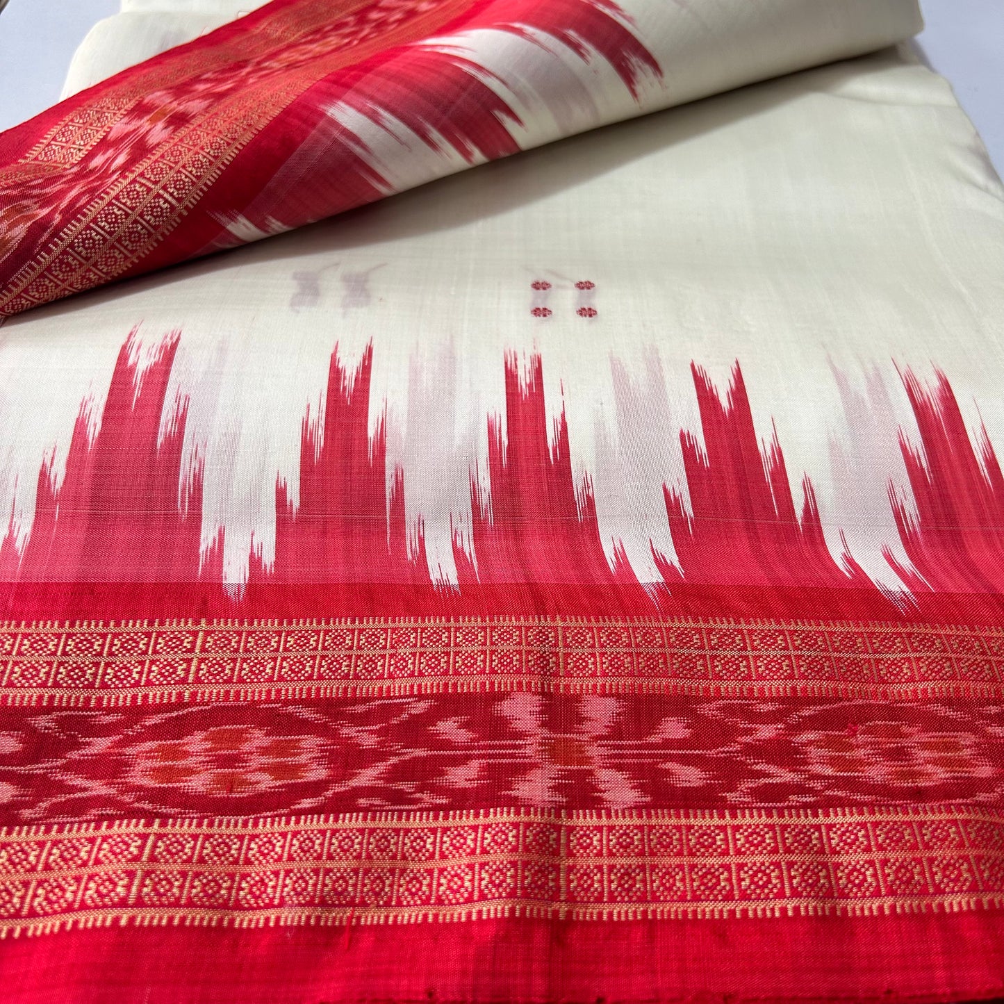 Buy Odisha Handloom Khandua Pata Nuapatna White with .Red Silk Saree