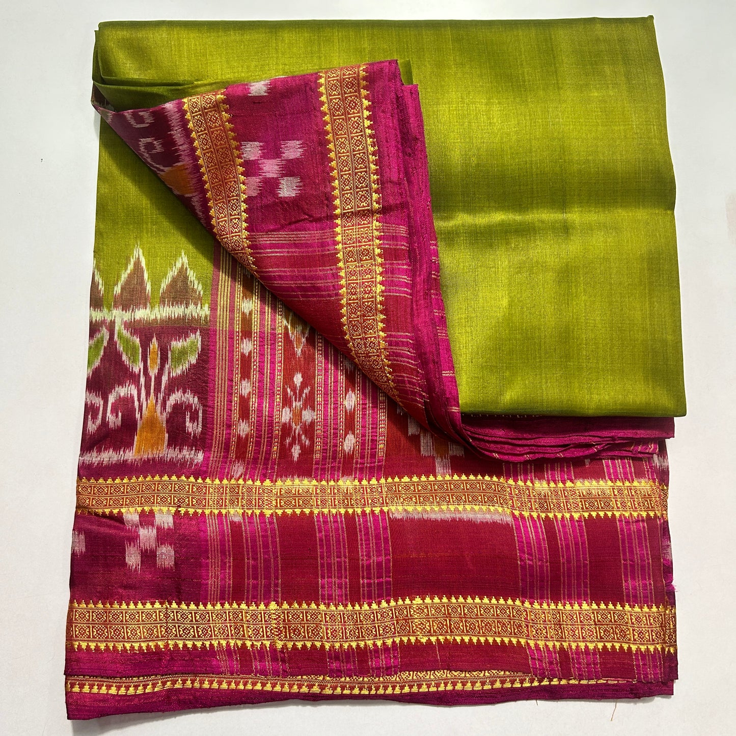 Buy Odisha handloom Khandua Pata Silk Saree from Nuapatna Weavers Village Collection