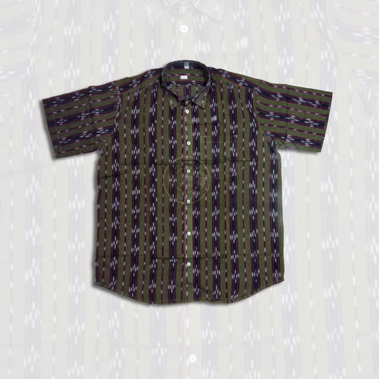 Designed for travel and all-day use, this pure cotton half shirt for men features best quality Odisha handloom fabric for lasting comfort.